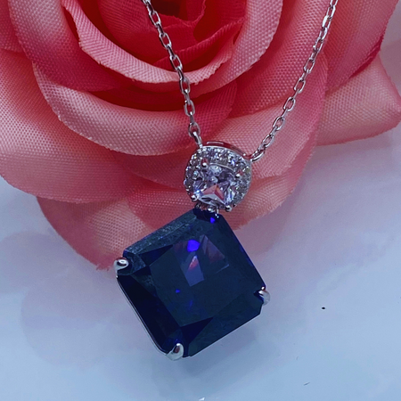 Subtelna zawieszka z eleganckim cytrynem