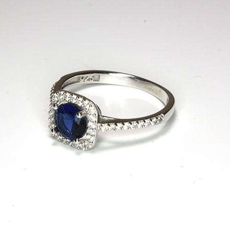 Srebrny pierścionek z szafirem
