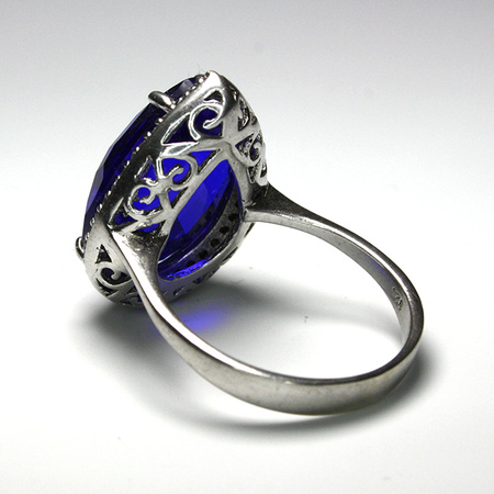 Oryginalny srebrny pierścionek z szafirem