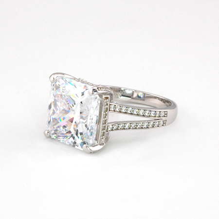 Iskra Bizancjum – srebrny pierścionek z moissanitem