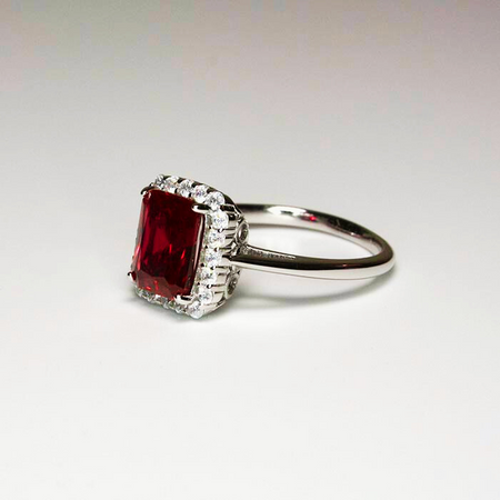 Srebrny pierścionek z rubinem