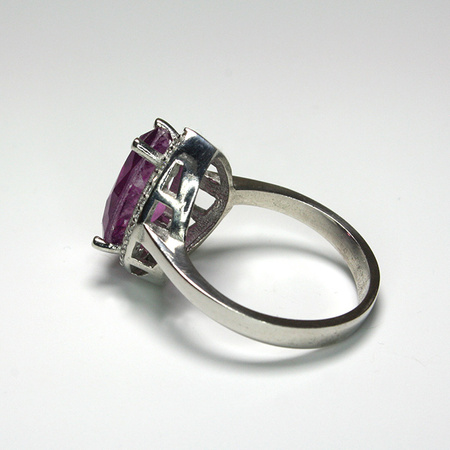 Elegancki pierścień z różowym turmalinem