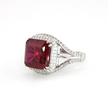 Srebrny pierścionek z rubinem „Purpurowa Korona”