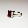 Srebrny pierścionek z rubinem