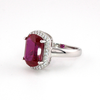 Srebrny pierścionek z rubinem „Szept Rubinu”