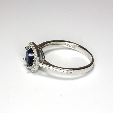 Srebrny pierścionek z szafirem