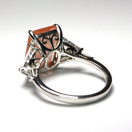 Srebrny pierścionek z klasycznym moissanitem