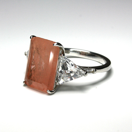 Srebrny pierścionek z klasycznym moissanitem