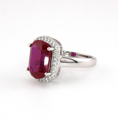 Srebrny pierścionek z rubinem „Szept Rubinu”