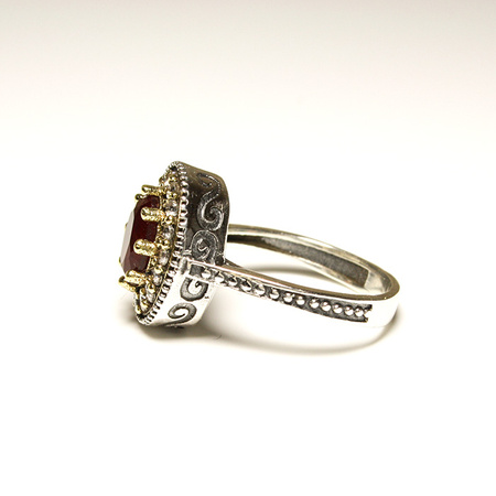 Osmański pierścionek z rubinem owalnym