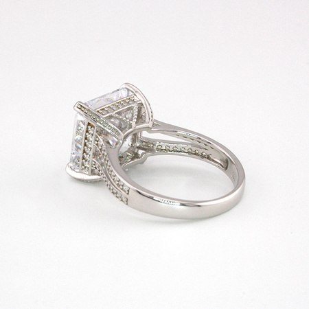 Iskra Bizancjum – srebrny pierścionek z moissanitem