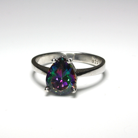 Subtelny pierścionek srebrny z mistycznym topazem