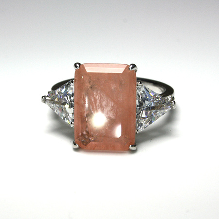 Srebrny pierścionek z klasycznym moissanitem