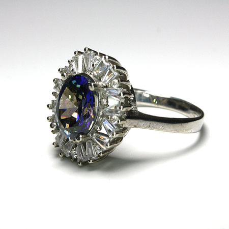 Elegancki srebrny pierścionek z rodowanego srebra "Klejnot nocy"