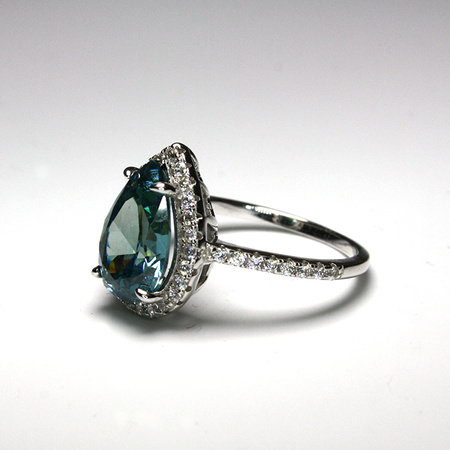 Srebrny pierścionek z alexandrytem i cyrkoniami