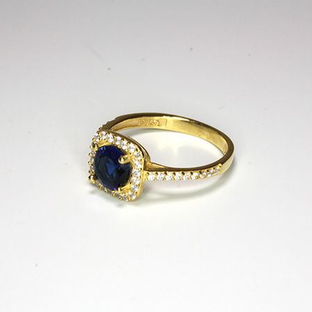 Srebrny, pozłacany pierścionek z szafirem